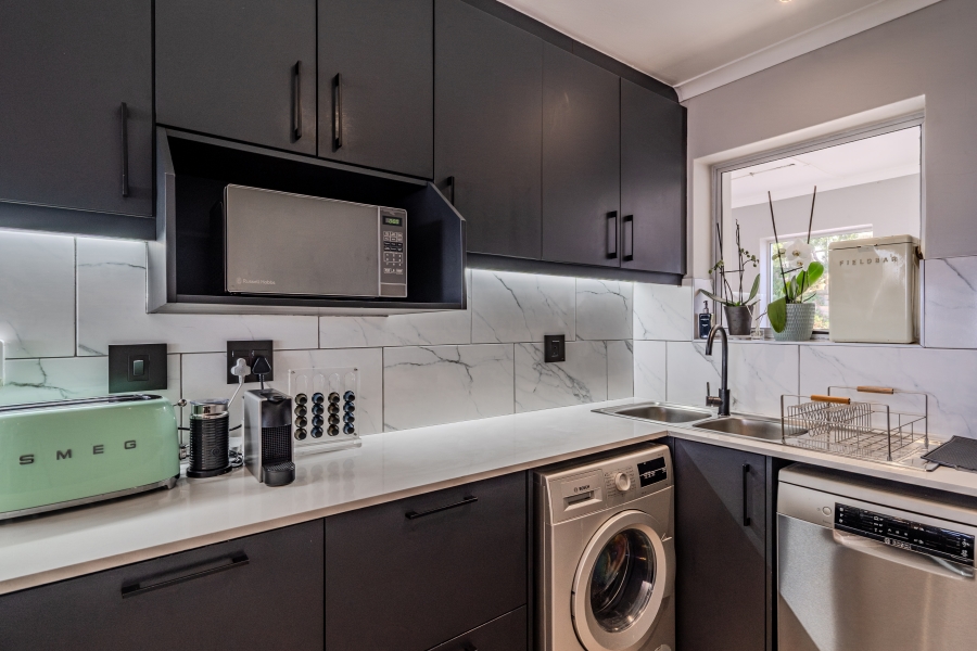 2 Bedroom Property for Sale in Vredehoek Western Cape